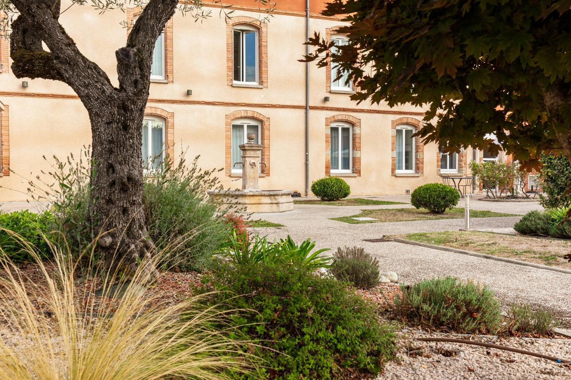 ホテル Ibis Styles Toulouse Lavaur エクステリア 写真